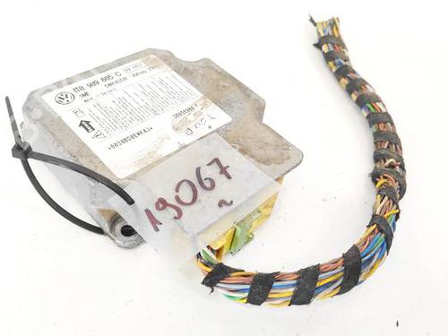 Used ECU airbags ECU airbags VW TOURAN (1T1, 1T2) 1.9 TDI (105 hp) 32943181 32943181