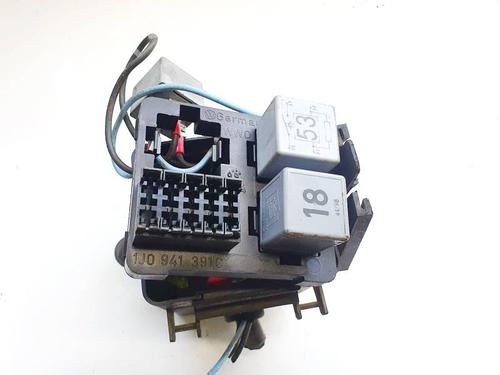 Used Fuse box Fuse box SKODA OCTAVIA I (1U2) 1.9 TDI (90 hp) 32963385 32963385