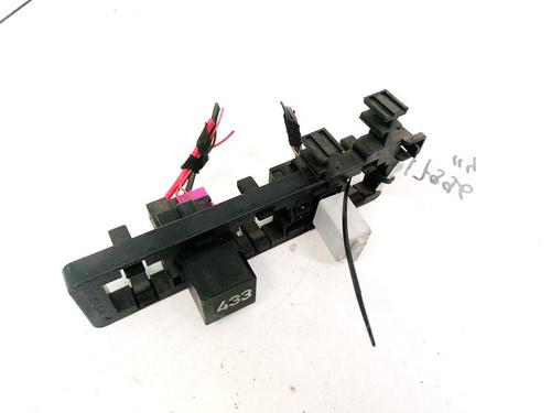 Used Fuse box Fuse box SKODA OCTAVIA II (1Z3) 1.9 TDI (105 hp) 32903965 32903965