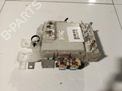 Used Fuse box TOYOTA YARIS (_P9_) 1.4 D-4D (NLP90_, NLP90R) (90 hp) 32575231