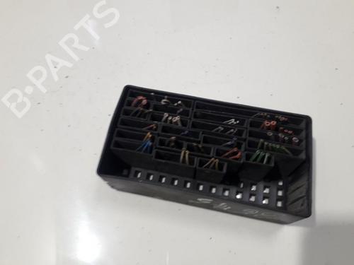 fuse-box-bmw-5-e39-1995-1996-1997-1998-1999-2000-2001-2002-2003-33505563 main image