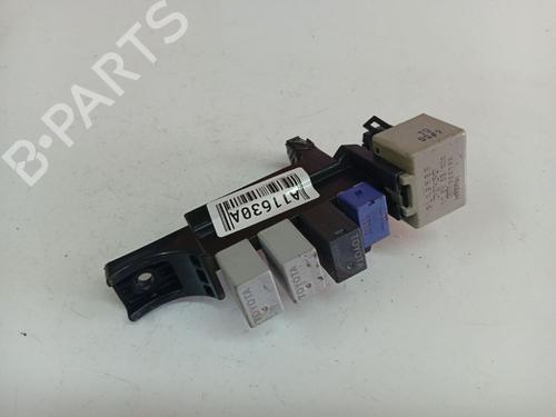Used Fuse box Fuse box 38103381 38103381