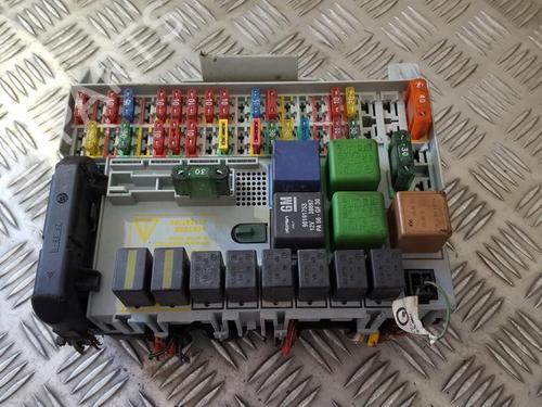 Used Fuse box Fuse box 33494187 33494187