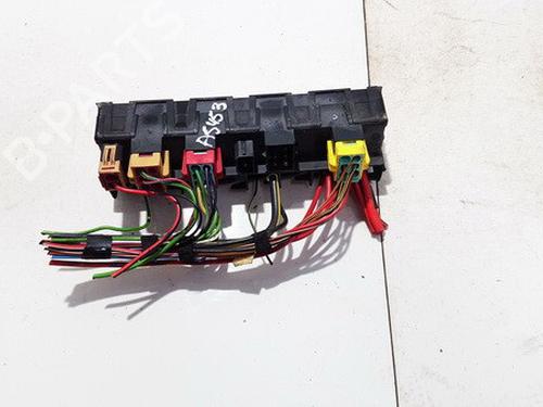 Used Fuse box Fuse box AUDI A4 B5 (8D2) 1.8 (125 hp) 33525162 33525162