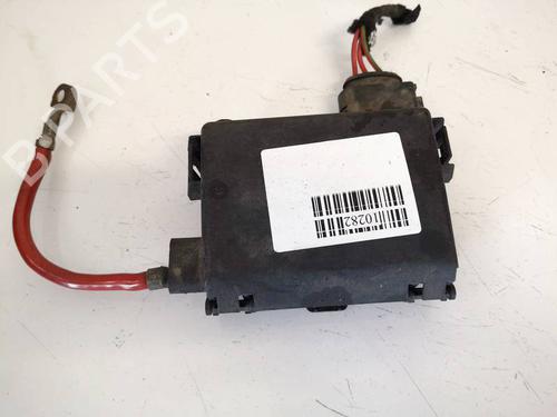 Used Fuse box Fuse box 32586628 32586628