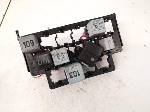 Used Fuse box Fuse box 32914570 32914570