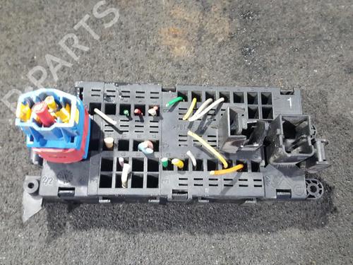 Used Fuse box Fuse box 33483167 33483167