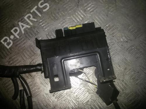 Used Fuse box Fuse box NISSAN MICRA III (K12) 1.0 16V (K12) (65 hp) 33521931 33521931