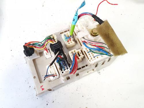 Used Fuse box Fuse box TOYOTA RAV 4 II (_A2_) 2.0 D 4WD (CLA20_, CLA21_, CLA20R, CLA21R) (116 hp) 32890396 32890396