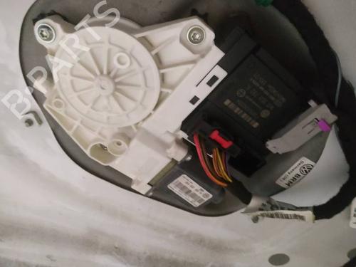 Used Right front window motor Right front window motor VW GOLF V (1K1) 1.9 TDI (90 hp) 35275166 35275166