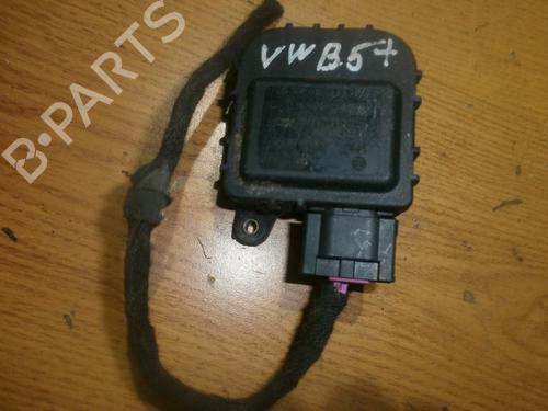 Used Electronic module Electronic module VW PASSAT B5.5 (3B3) 1.9 TDI (130 hp) 33484002 33484002