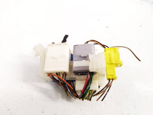 Used Fuse box Fuse box 39231908 39231908