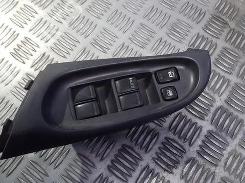 switch-nissan-almera-ii-hatchback-n16-2000-33492565 main image