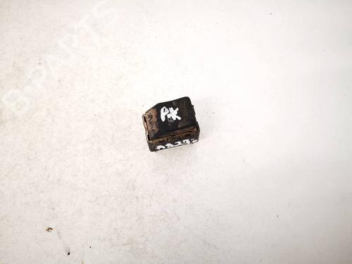 switch-audi-a4-b5-8d2-1994-1995-1996-1997-1998-1999-2000-2001-32918719 main image