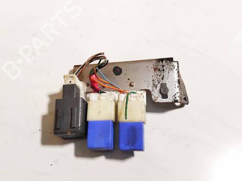Used Fuse box Fuse box 32584672 32584672