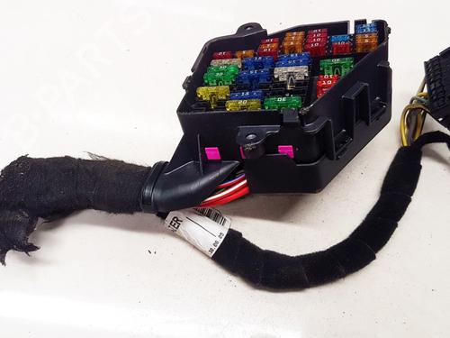 Used Fuse box SKODA SUPERB I (3U4) 2.0 TDI (140 hp) 33105659