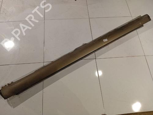Used Right sideskirt Right sideskirt 37677969 37677969