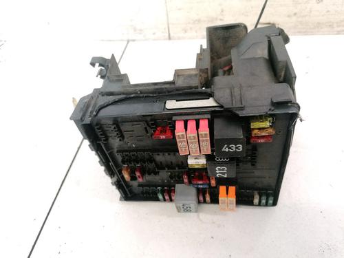 fuse-box-vw-touran-1t1-1t2-2003-2004-2005-2006-2007-2008-2009-2010-2011-32913354 main image