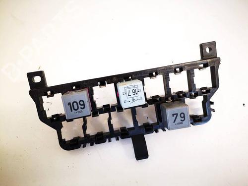 Used Fuse box VW BORA I (1J2) 1.9 TDI (115 hp) 32577529