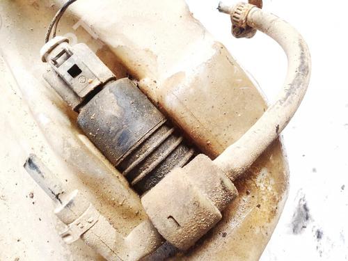 washer-pump-audi-a4-b5-8d2-1994-1995-1996-1997-1998-1999-2000-2001-35390702 main image