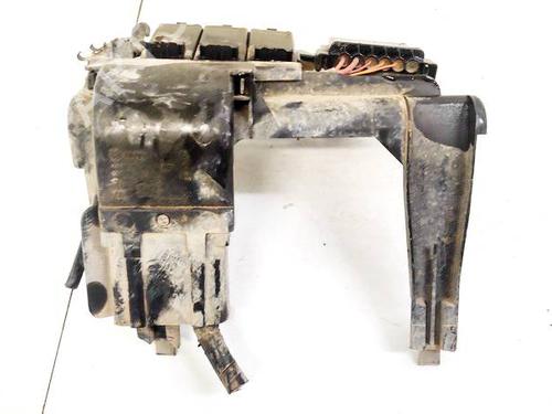Used Fuse box Fuse box VW POLO IV (9N_, 9A_) 1.2 12V (64 hp) 32932860 32932860