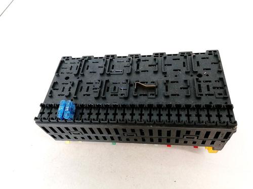 Used Fuse box Fuse box VW PASSAT B3/B4 Variant (3A5, 35I) 1.9 TDI (110 hp) 33081528 33081528