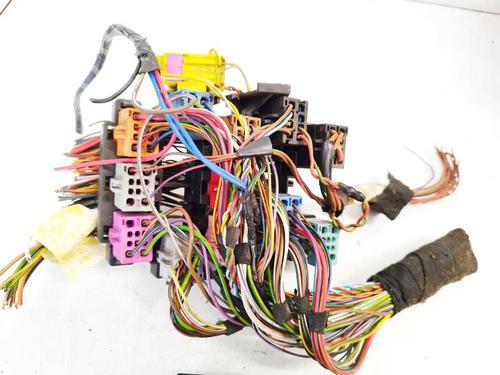 fuse-box-vw-passat-b55-3b3-2000-2001-2002-2003-2004-2005-36102378 main image