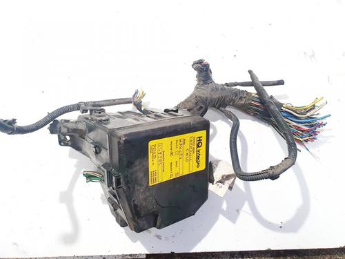 Used Fuse box Fuse box 32908613 32908613