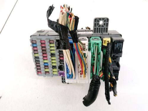 Used Fuse box Fuse box 32907768 32907768