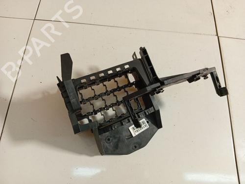 Used Fuse box Fuse box 32549322 32549322