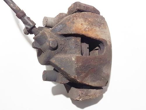 Used Left front brake caliper Left front brake caliper VOLVO V50 (545) 2.0 D (136 hp) 35565867 35565867