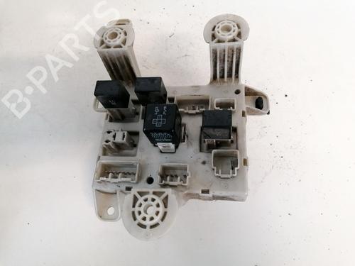 fuse-box-toyota-previa-ii-_r3_-2000-2001-2002-2003-2004-2005-2006-33084374 main image