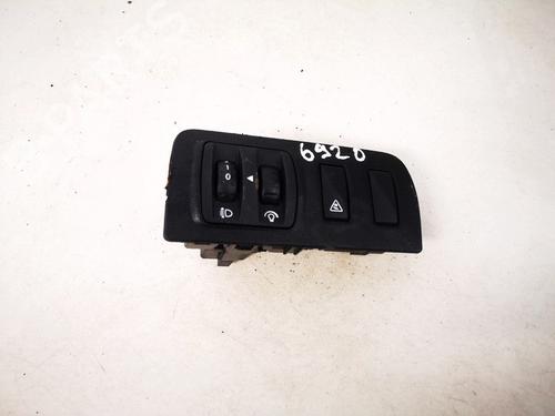 switch-renault-megane-iii-hatchback-bz01_-b3_-2008-35537824 main image
