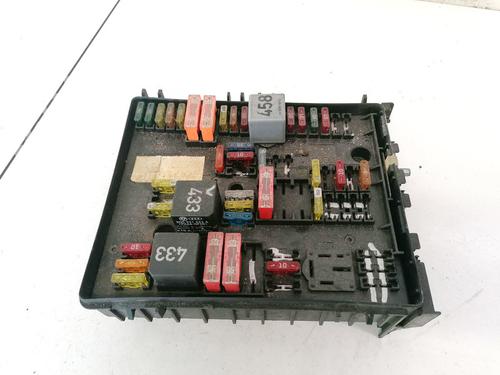 Used Fuse box Fuse box VW GOLF V (1K1) 1.6 FSI (115 hp) 32905532 32905532