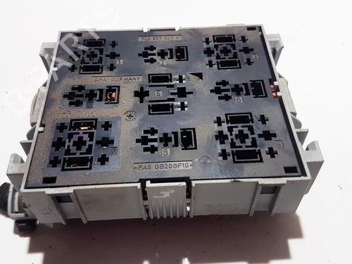 Used Fuse box Fuse box VW TOUAREG (7LA, 7L6, 7L7) 2.5 R5 TDI (174 hp) 33102214 33102214