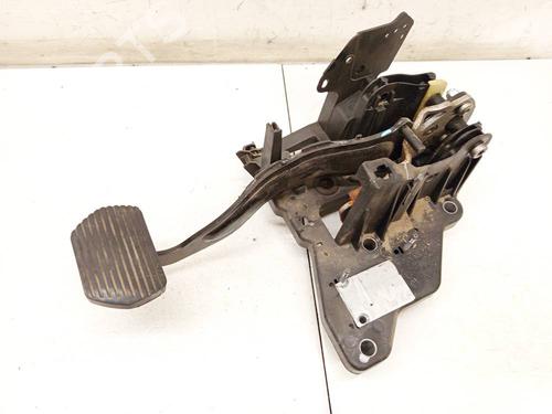 Used Pedal Pedal 38103010 38103010