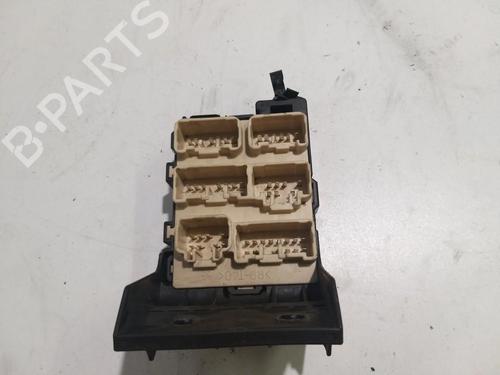 Used Fuse box Fuse box 33510663 33510663