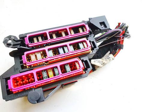 Used Fuse box Fuse box 39116335 39116335