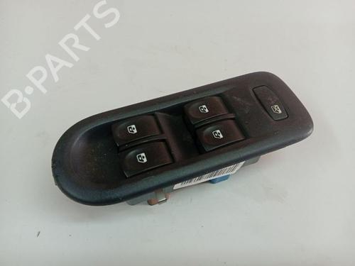 switch-renault-clio-iii-br01-cr01-2005-2006-2007-2008-2009-2010-2011-2012-2013-2014-35831387 main image