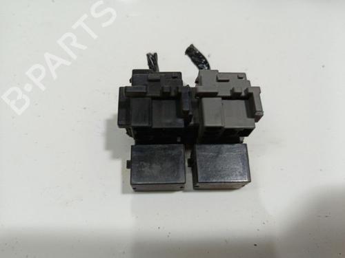Used Fuse box Fuse box HONDA CIVIC VIII Saloon (FD, FA) 1.3 IMA (FA3, FD3) (95 hp) 32560153 32560153
