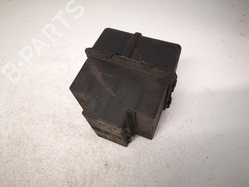 Used Fuse box Fuse box 39484042 39484042