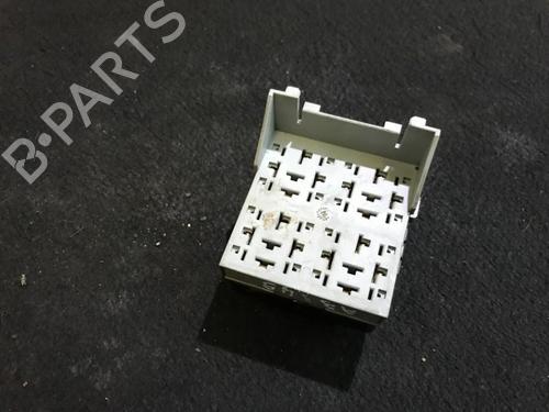 Used Fuse box Fuse box OPEL CORSA B (S93) 1.0 i 12V (F08, F68, M68) (54 hp) 33486934 33486934