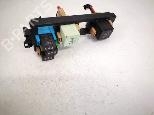 Used Fuse box SKODA SUPERB II (3T4) 2.0 TDI (170 hp) 32612308