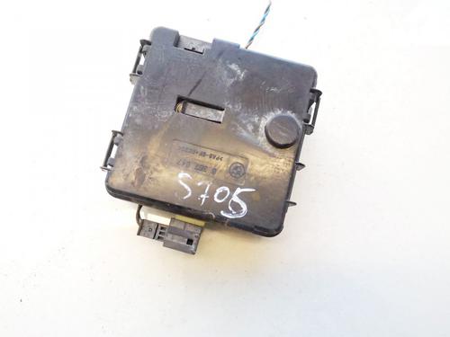 Used Fuse box Fuse box BMW X3 (E83) 2.0 d (150 hp) 33061528 33061528