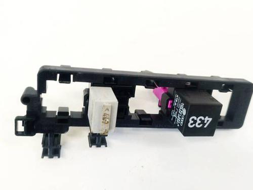 Used Fuse box SKODA OCTAVIA II (1Z3) 1.9 TDI (105 hp) 32605088