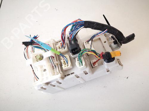 Used Fuse box Fuse box TOYOTA RAV 4 II (_A2_) 2.0 4WD (ACA21, ACA20) (150 hp) 32904805 32904805