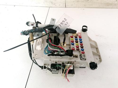 Used Fuse box Fuse box TOYOTA RAV 4 II (_A2_) 2.0 4WD (ACA21, ACA20) (150 hp) 32904777 32904777
