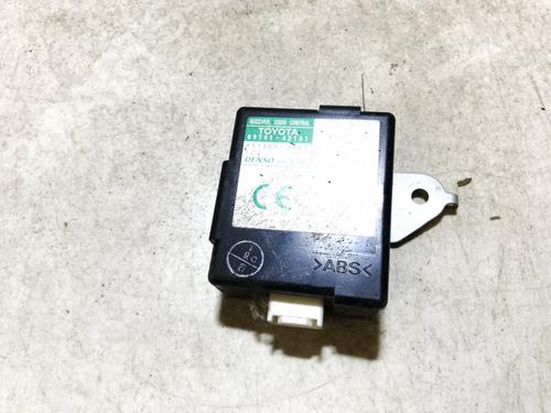 Used Electronic module Electronic module TOYOTA RAV 4 II (_A2_) 2.0 D 4WD (CLA20_, CLA21_, CLA20R, CLA21R) (116 hp) 33100886 33100886