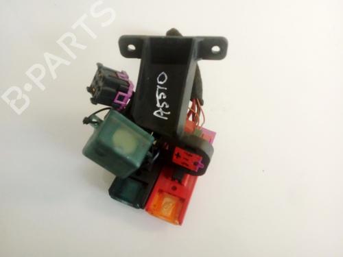 fuse-box-vw-passat-b55-3b3-2000-2001-2002-2003-2004-2005-33528079 main image