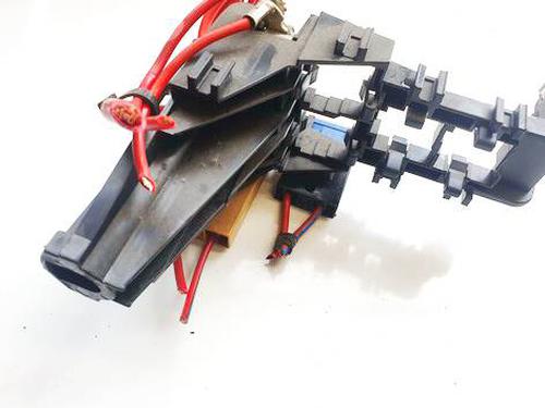 Fuse box AUDI A4 B7 (8EC) 1.9 TDI | BP38739805E1 - Image 3